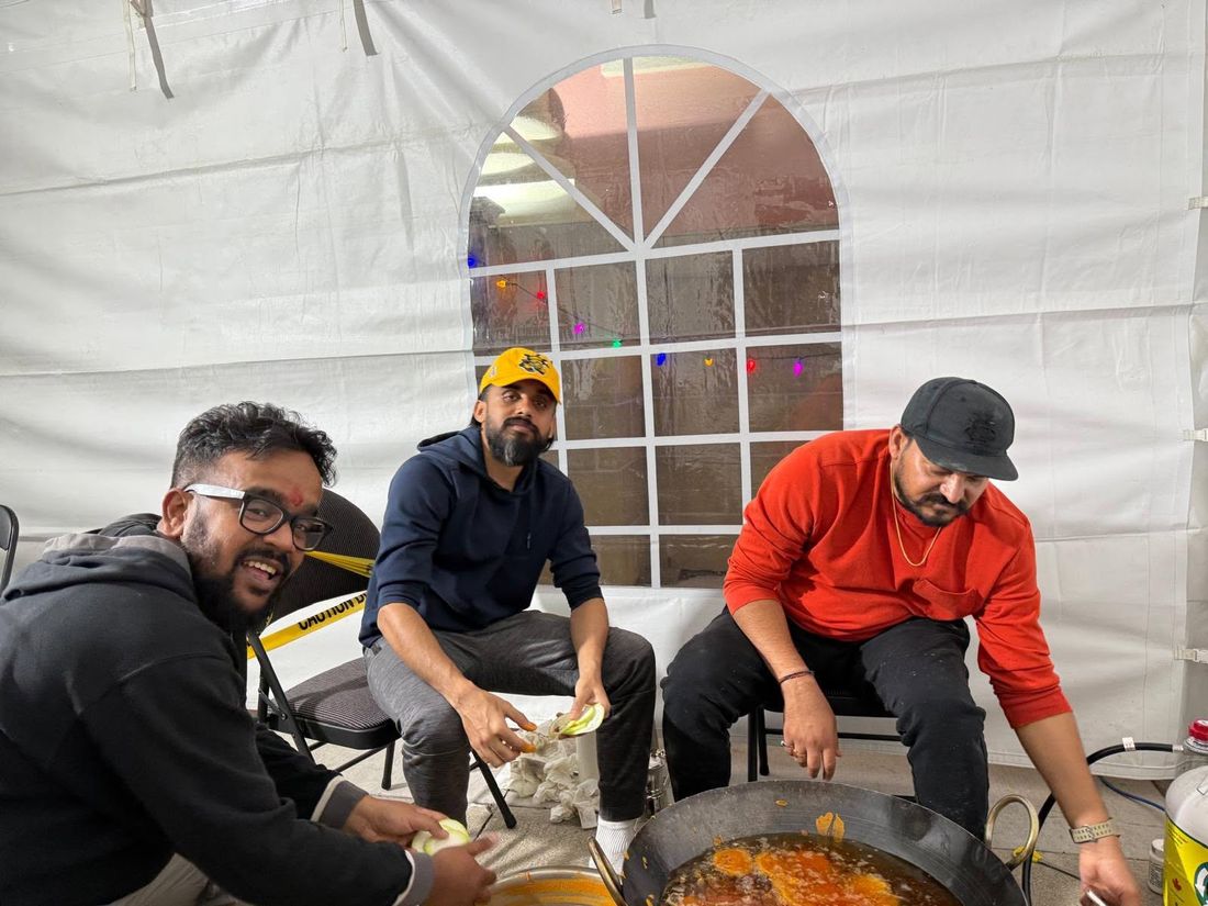 Volunteers at the kadhai in the tent