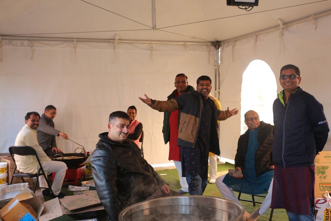 Volunteers together in the Thekua tent